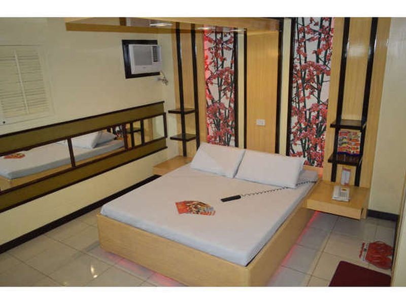 Hotel Sogo Edsa Caloocan Kültér fotó