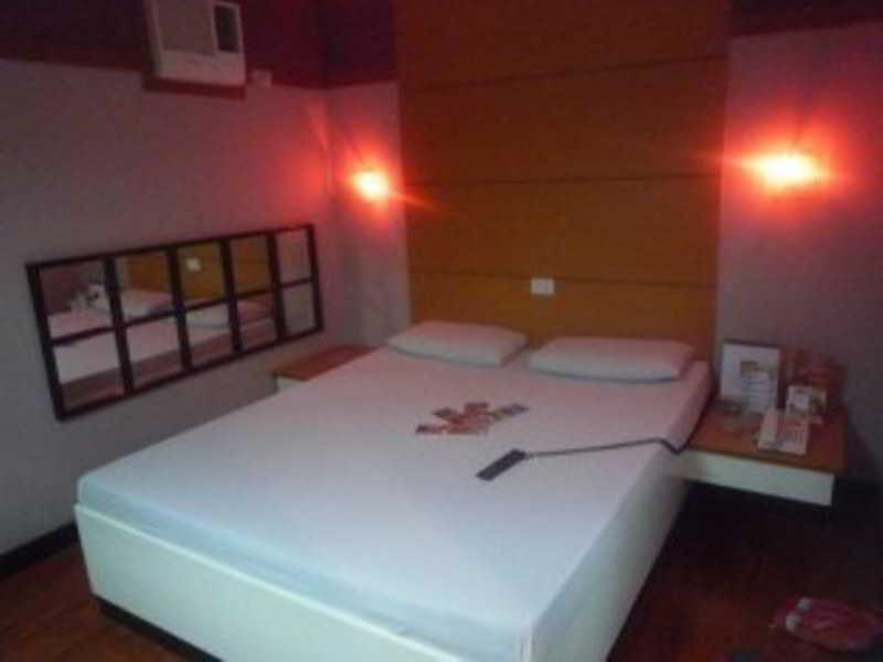 Hotel Sogo Edsa Caloocan Kültér fotó