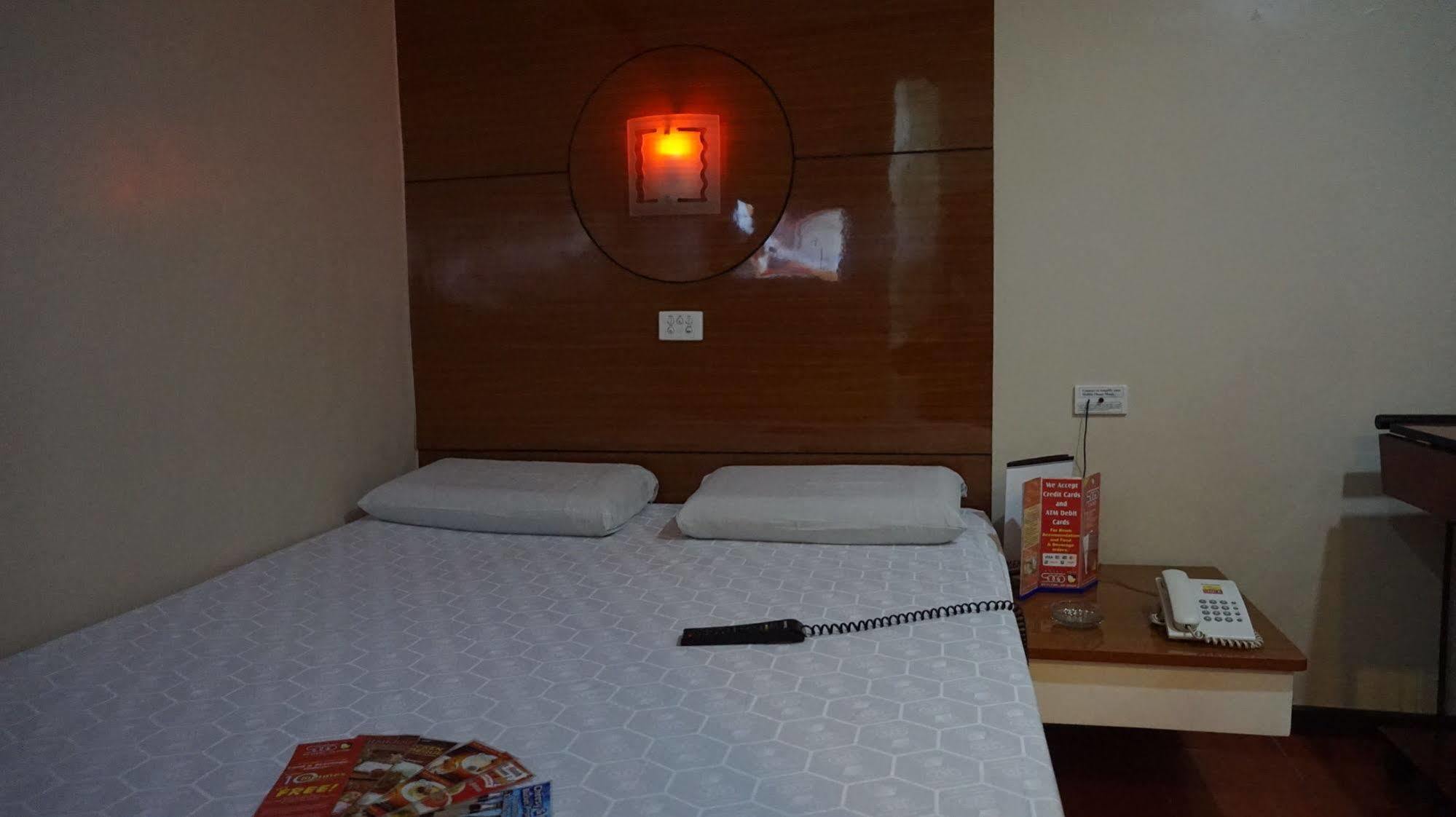 Hotel Sogo Edsa Caloocan Kültér fotó