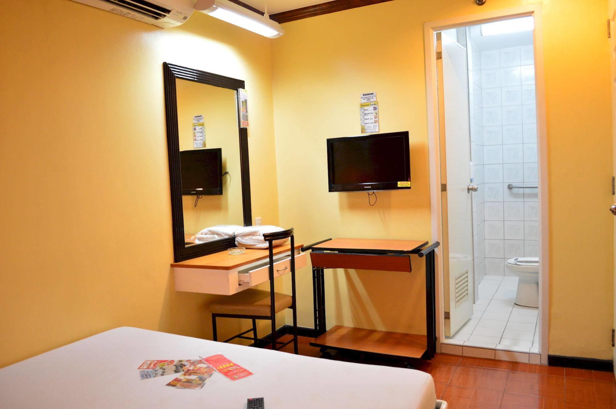 Hotel Sogo Edsa Caloocan Kültér fotó