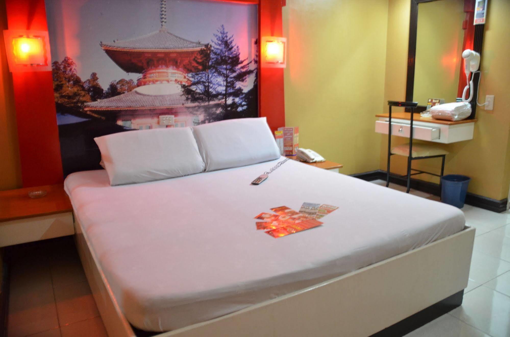 Hotel Sogo Edsa Caloocan Kültér fotó