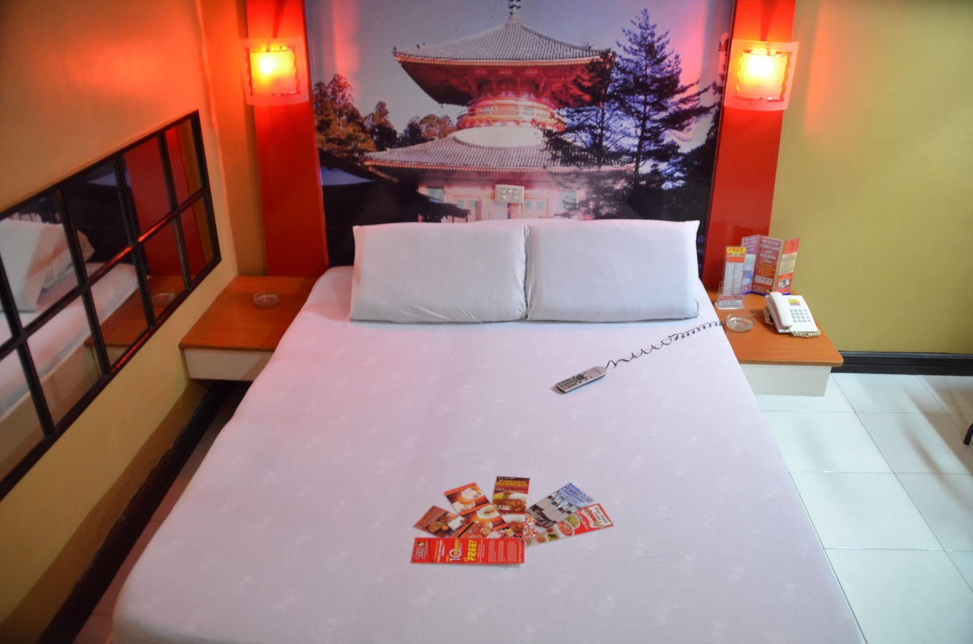 Hotel Sogo Edsa Caloocan Kültér fotó