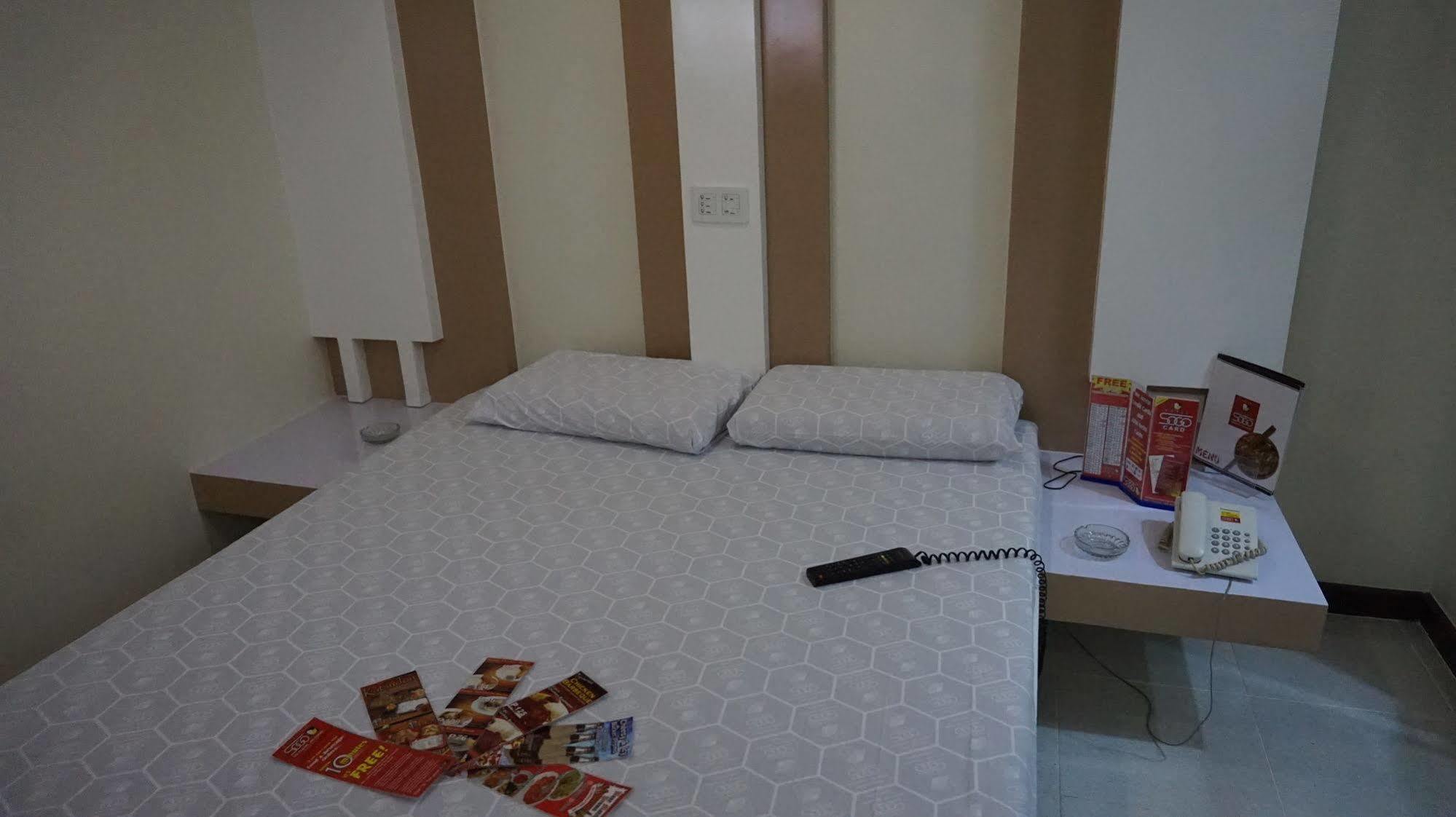 Hotel Sogo Edsa Caloocan Kültér fotó